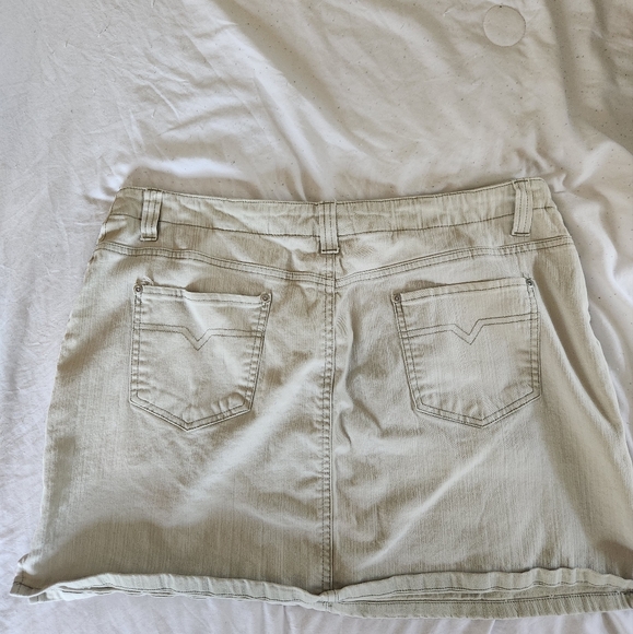 Gloria Vanderbilt Tan Skirt - Picture 2 of 4